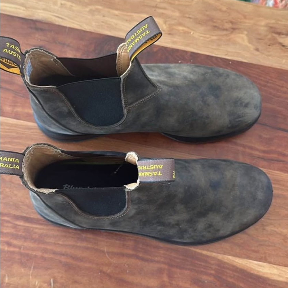 Men’s round toe blundstones size 10